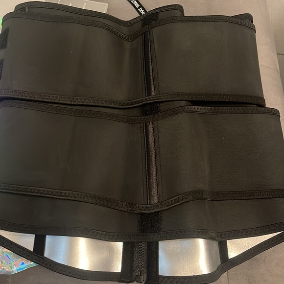 What waist trainer - Picture 2 of 4